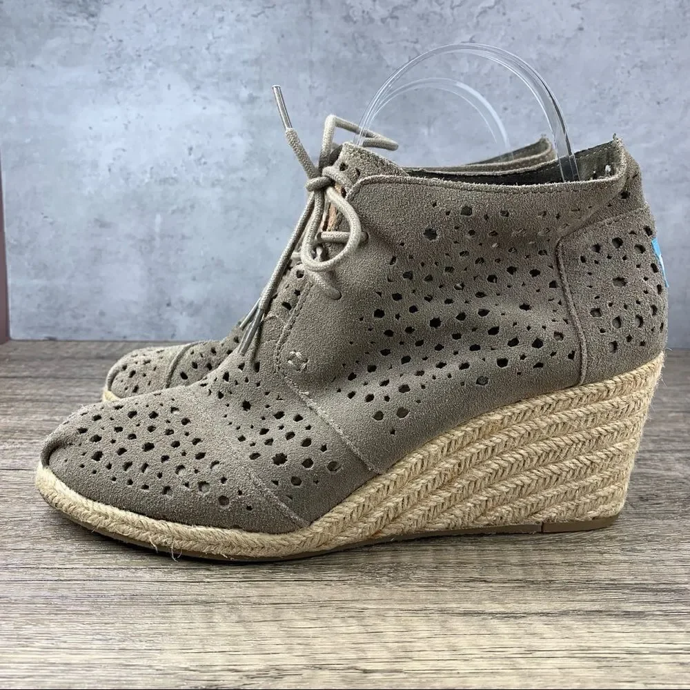 Toms Ankle Boots Womens~Desert Wedge Tan Suede Lace Up Shoes~Size W9 (301213)‎